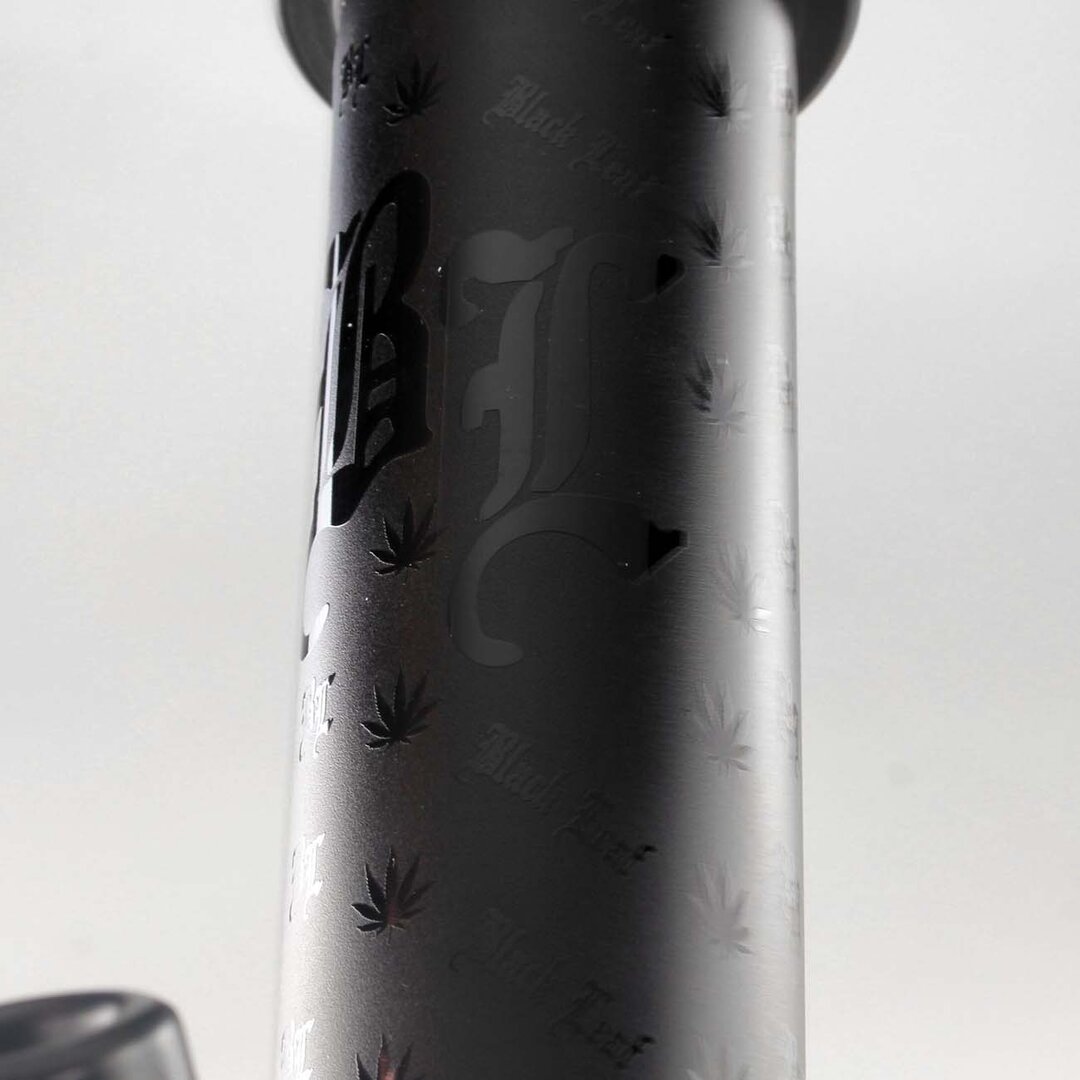 Black Leaf Beaker-Glas-Wasserpfeife in Schwarz mit Blattmotiven