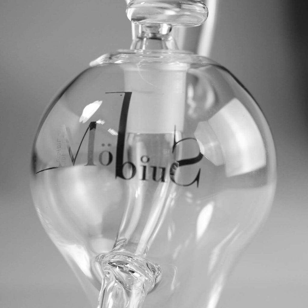 Blaze Möbius 3 Glas-Wasserpfeife mit Möbiusschleife aus Borosilikatglas, 200 mm hoch
