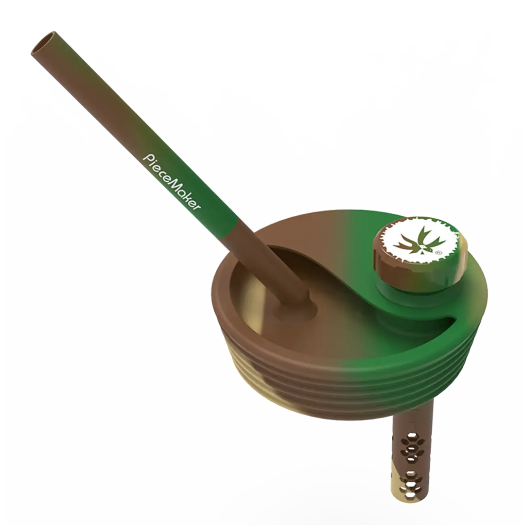 Silikondeckel Kommuter von PieceMaker in Camouflage auf einem Becher