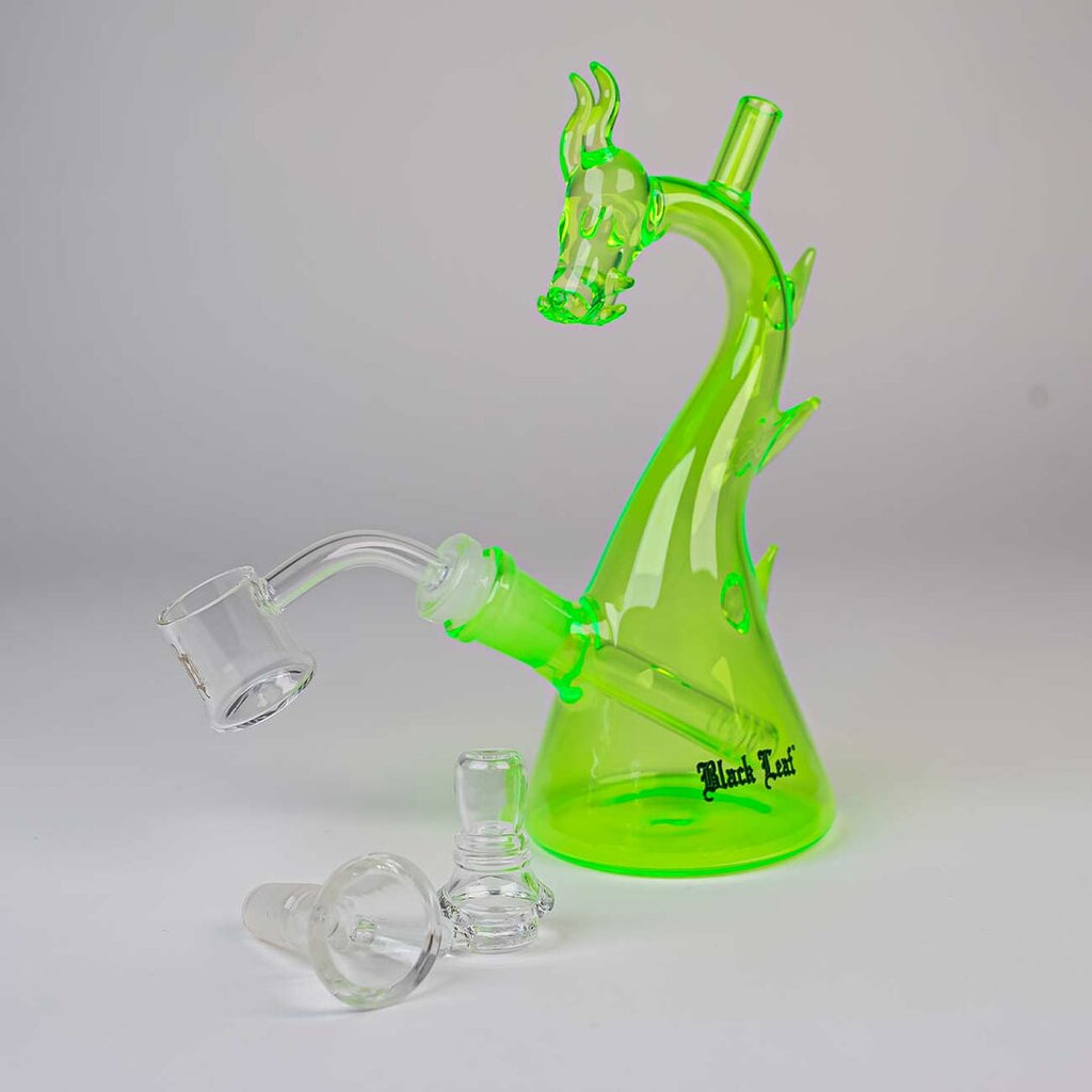Black Leaf Drachen-Glas-Wasserpfeife in Grün mit Trichterkopf und Quarzschale, 210 mm hoch