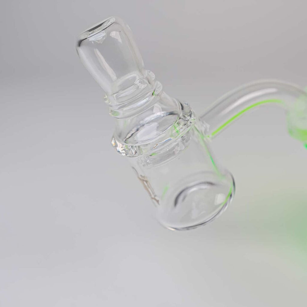 Black Leaf Drachen-Glas-Wasserpfeife in Grün mit Trichterkopf und Quarzschale, 210 mm hoch