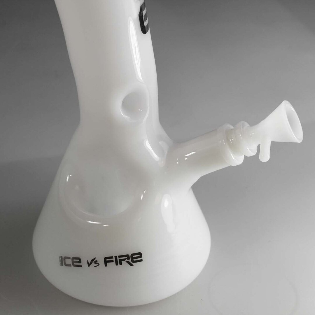 BLAZE ICE vs. FIRE Ice-Wasserpfeife in Weiß mit Feuerzeugfach