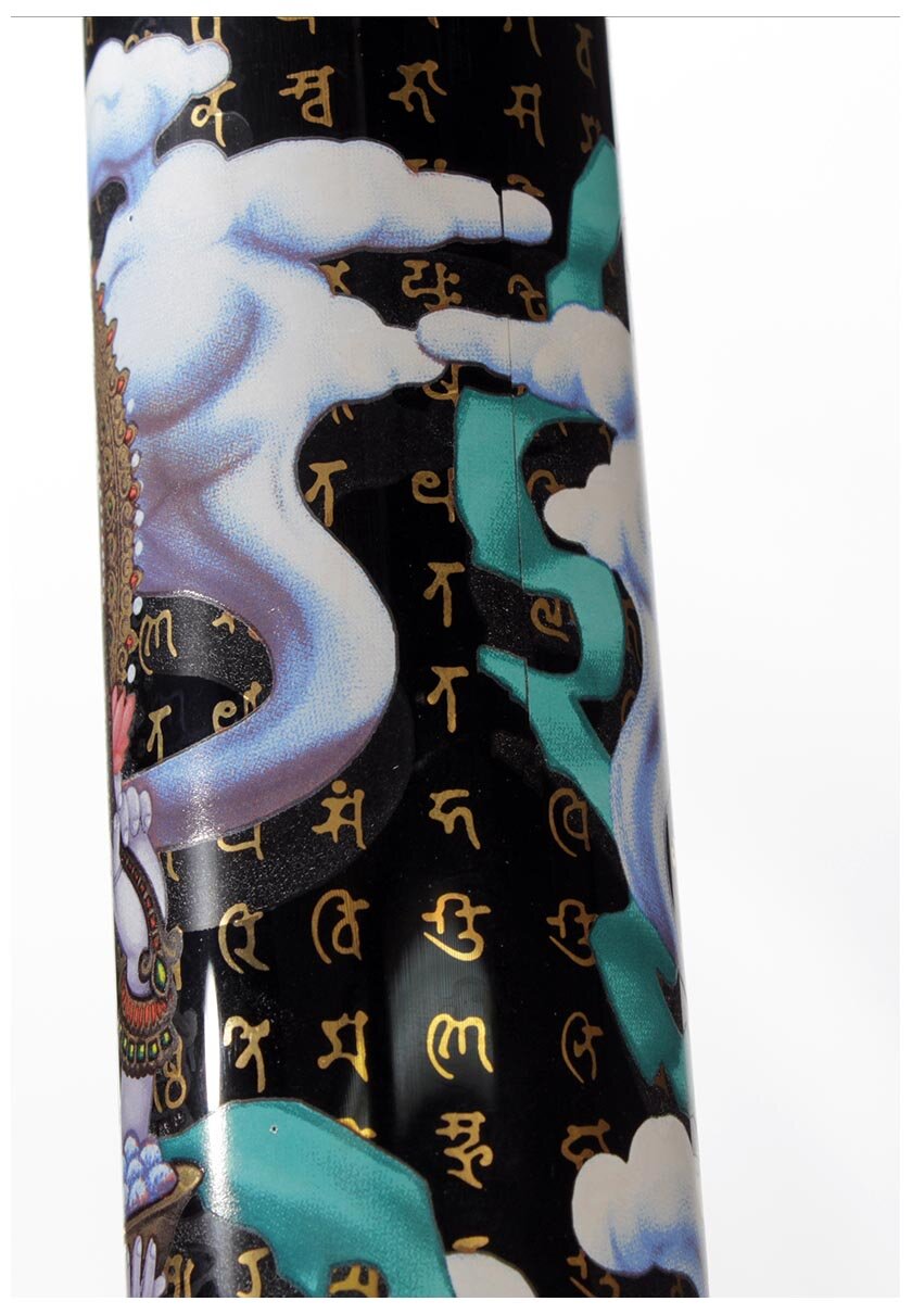 Black Leaf Glas-Wasserpfeife Ganesha Rising mit All-Over-Print auf schwarzem Hintergrund