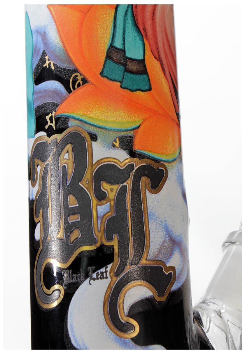 Black Leaf Glas-Wasserpfeife Ganesha Rising mit All-Over-Print auf schwarzem Hintergrund