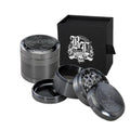Black Leaf Deep Engraving Kräutermühle 4-teilig, Ø 62 mm