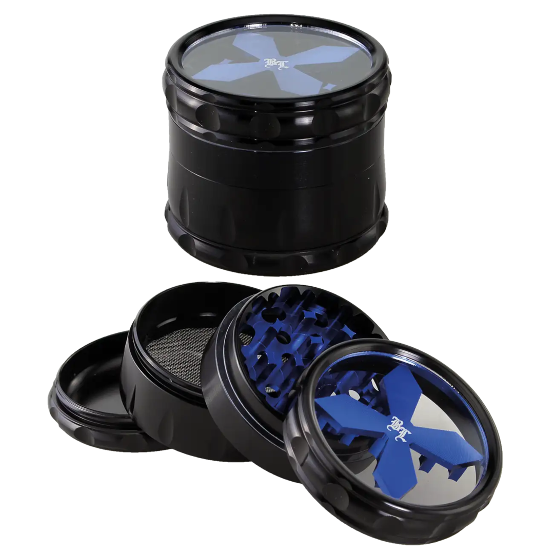 Vierteilige Aluminium-Kräutermühle CROSS von Black Leaf in Schwarz
