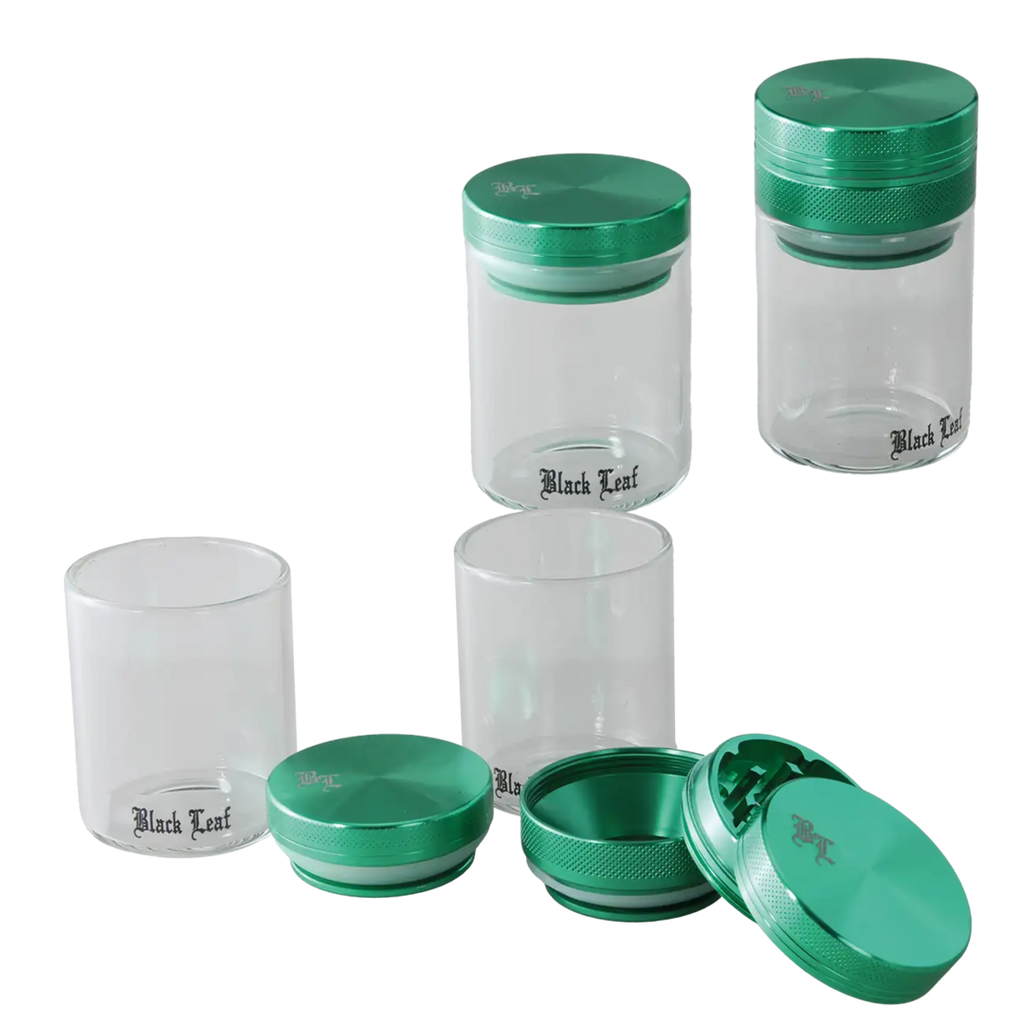 Dreiteilige Alu-Kräutermühle von Black Leaf in Grün mit Vorratsglas