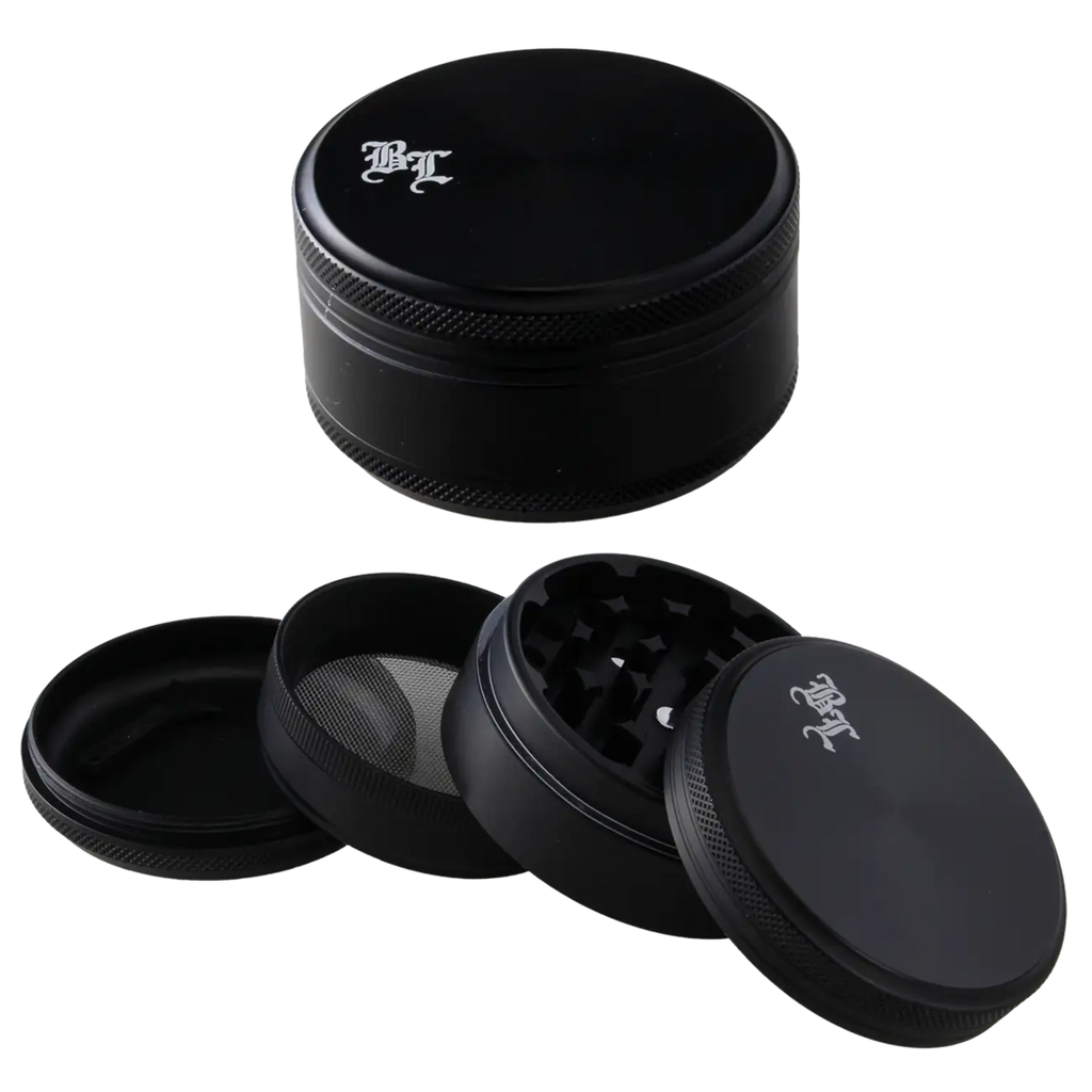 Vierteilige Alu-Kräutermühle von Black Leaf in mattem Schwarz