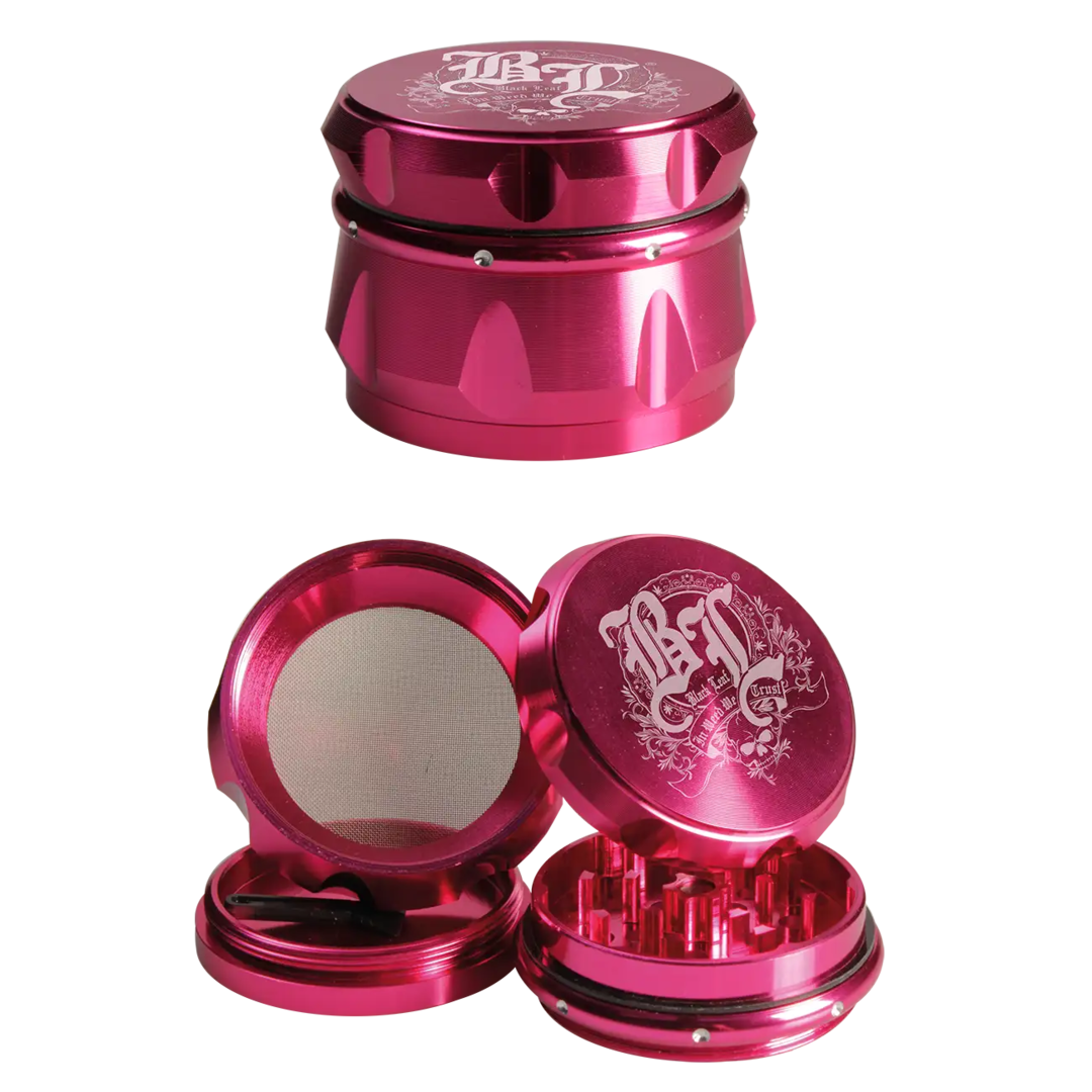 Vierteilige Kräutermühle Crown von Black Leaf in Pink