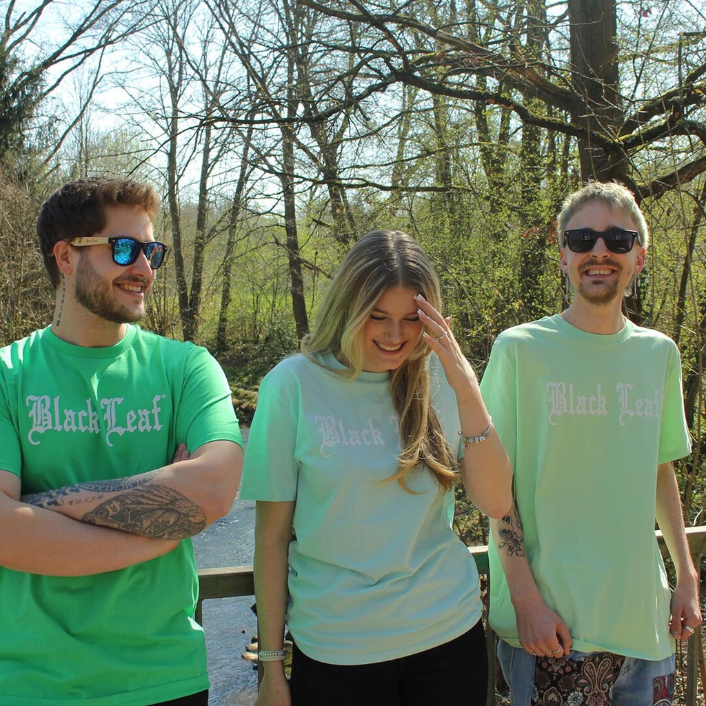 Black Leaf T-Shirt in Spring Green mit Logodruck, Größe L