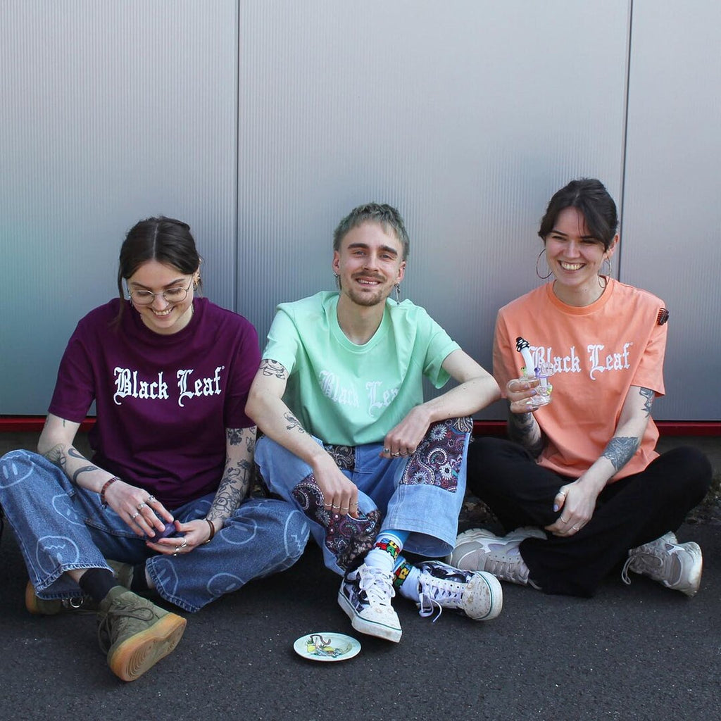 Black Leaf T-Shirt in Peach mit Logodruck, Größe XL
