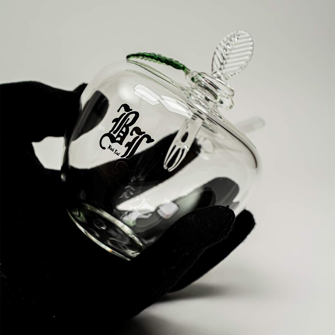 Black Leaf Apfel-Handpfeife aus Borosilikatglas in Apfelform