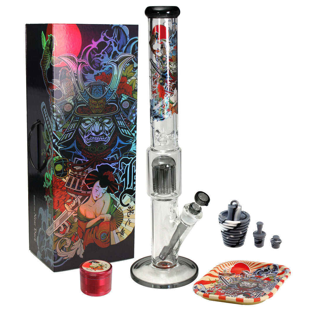 Black Leaf Zylinder-Glas-Wasserpfeife Ronin & Geisha im Metallic-Print