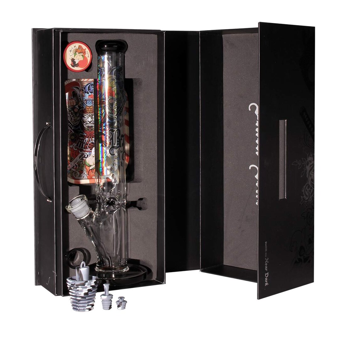 Black Leaf Ronin & Geisha Koffer-Set mit Glas-Wasserpfeife im Metallic-Print
