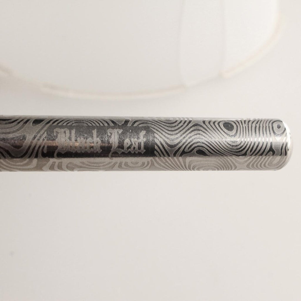 Edelstahl-Handpfeife von Black Leaf mit lasergraviertem Schriftzug
