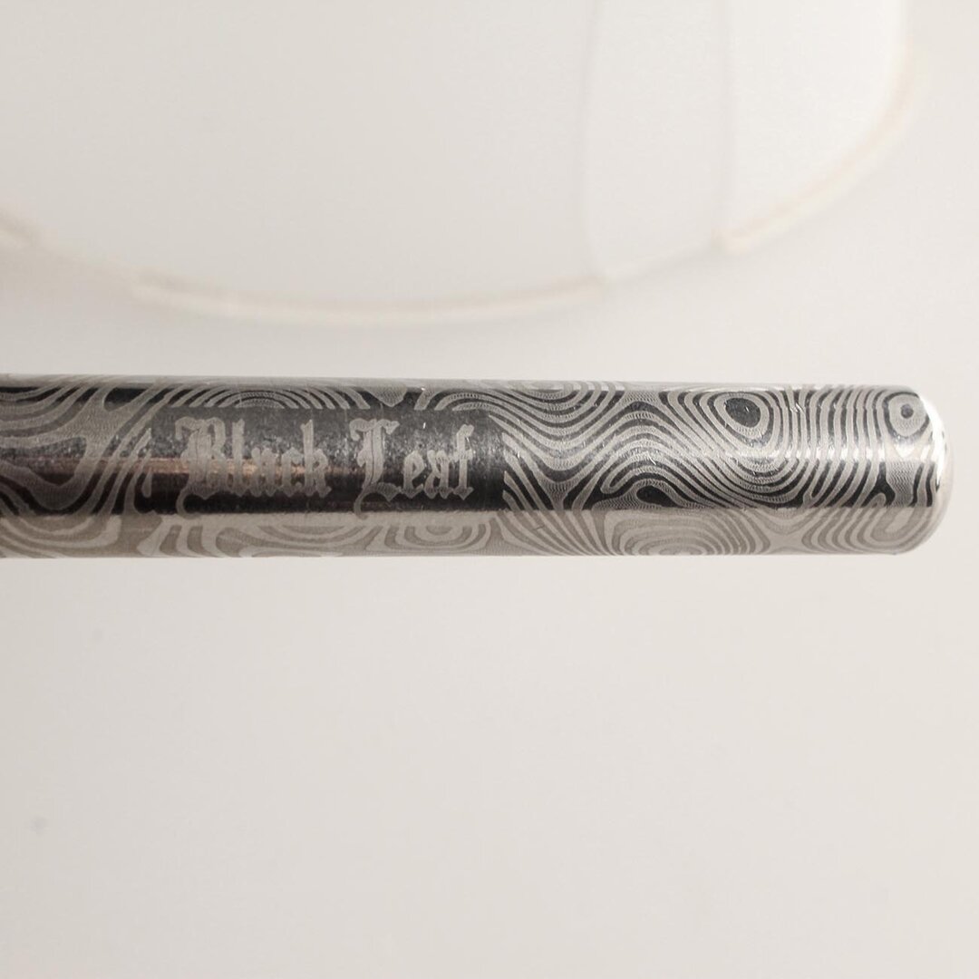 Edelstahl-Handpfeife von Black Leaf mit lasergraviertem Schriftzug