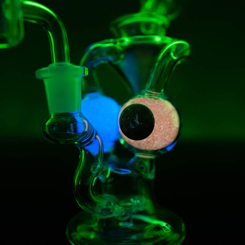 Black Leaf Recycler-Wasserpfeife in Rot und Blau mit leuchtendem Granulat