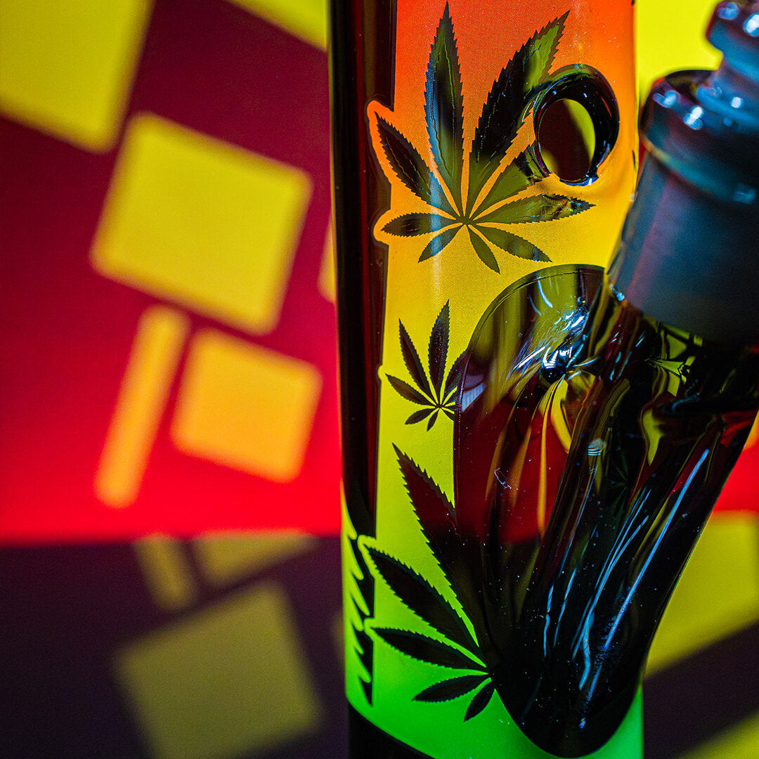 FIRE-FLOW X Black Leaf Zylinder-Wasserpfeife mit UFO-Motiv auf schwarzem Glas