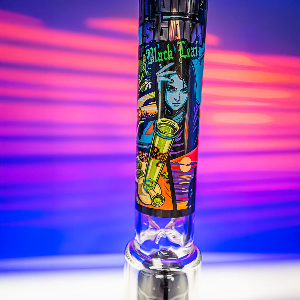 Black Leaf Grand Story Glas-Wasserpfeife aus Schwarzglas mit grünem Aufdruck